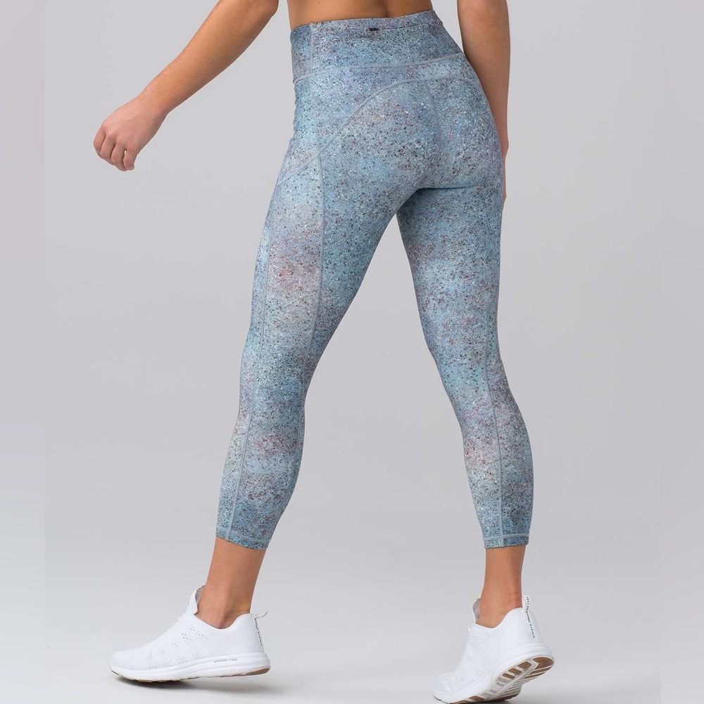 Like New Lululemon Final Lap Crop (23") Multi Sz 6